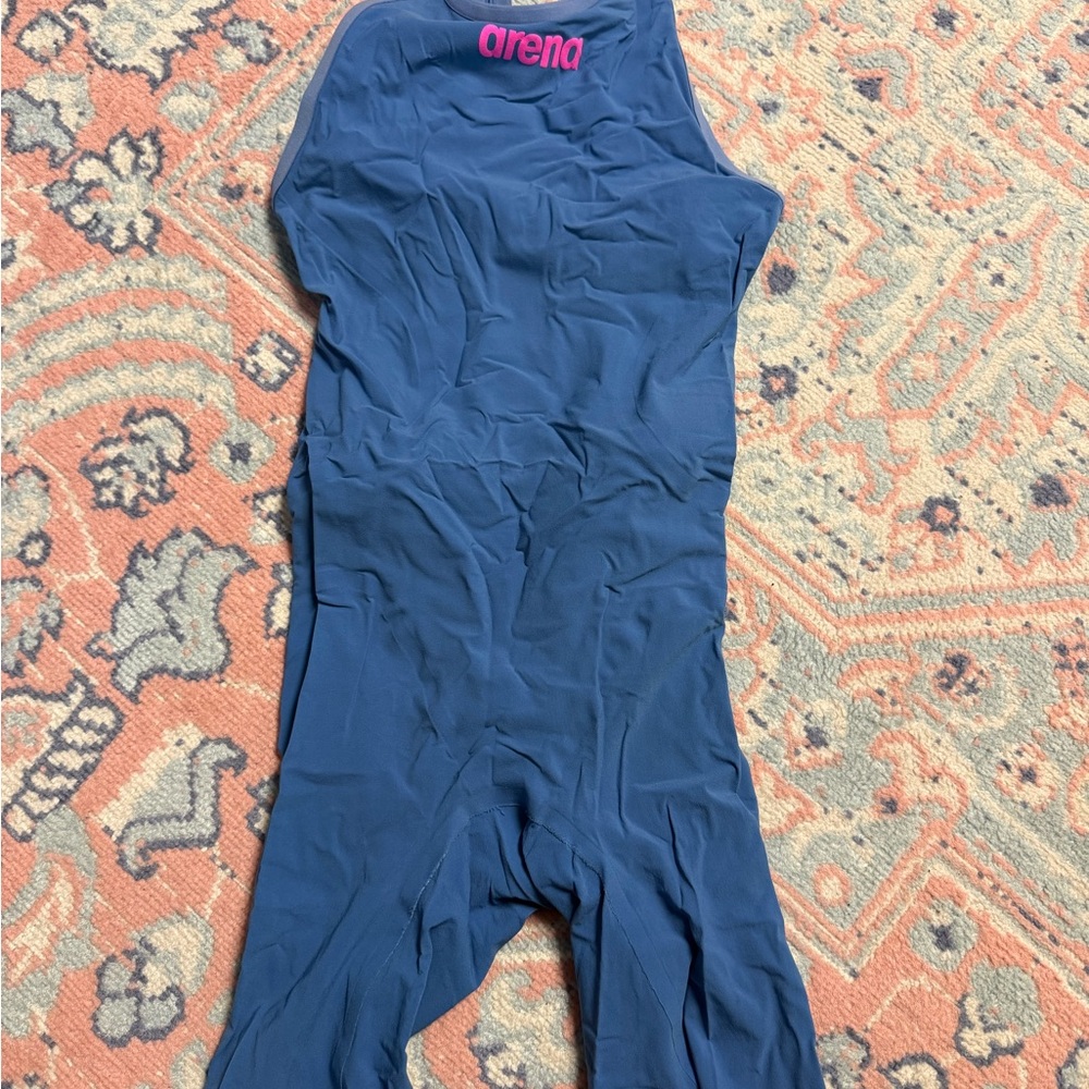 Arena Kneeskin 24